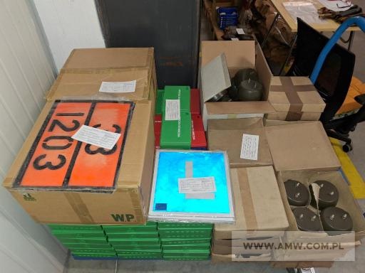 Części samochodowe (KAMAZ, AUTOSAN, JELCZ, HONKER, URSUS, UAZ) oraz narzędzia - pakiet zawierający 121 poz. asort. (wg oddzielnego wykazu), w tym m.in.: dętki, opony, filtry, krzyżaki wału napędowego, pierścienie, pompy, półosie, skrzynia ładunkowa płaska, wał napędowy środkowy, szyby, tarcze, uszczelki, zderzaki itp. 